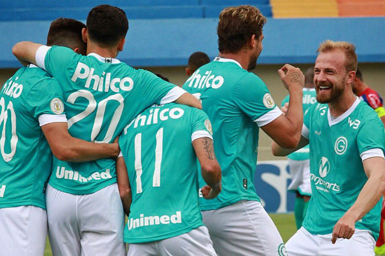 Goiás não tomou conhecimento do Bahia e venceu o jogo no Serra Dourada