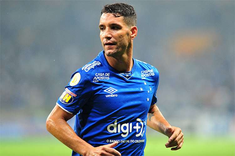Thiago Neves está vivendo momento ruim com a camisa celeste