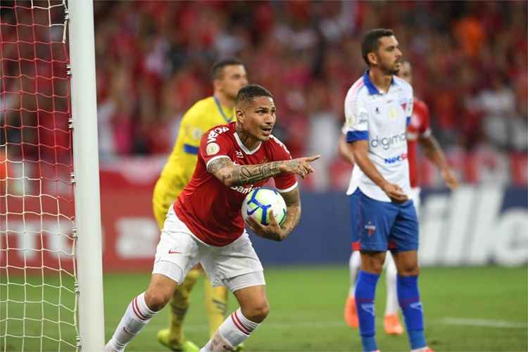 Guerrero fez dois gols no empate entre Internacional e Fortaleza