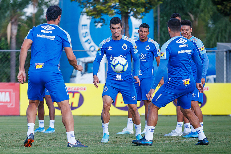 Egídio deve ser titular na lateral esquerda do Cruzeiro