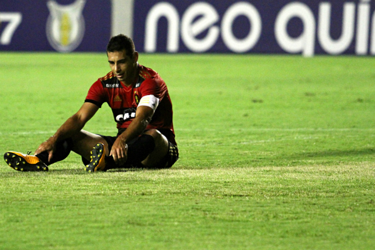 Diego Souza irá fazer 35 anos em junho e não se enquadra no perfil desejado pelo Sport, segundo Wanderson