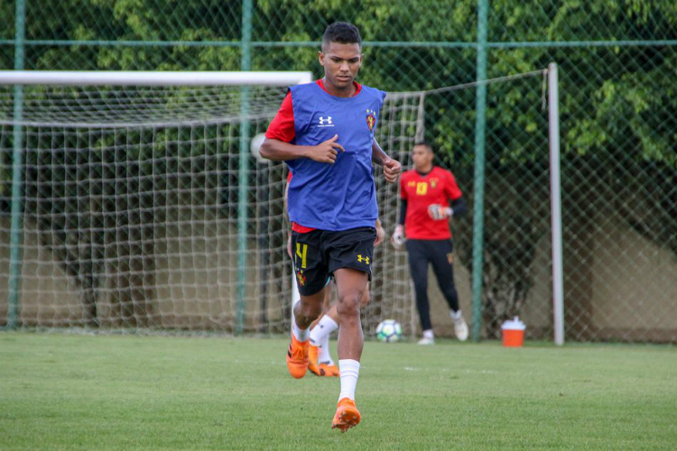 Meia Pablo Pardal, de 20 anos, é um dos que irão iniciar a pré-temporada nesta segunda-feira