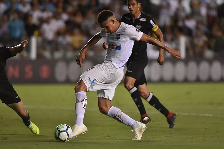 Felippe Cardoso teve poucas chances no Ceará em 2019 e deve ser emprestado pelo Santos mais uma vez