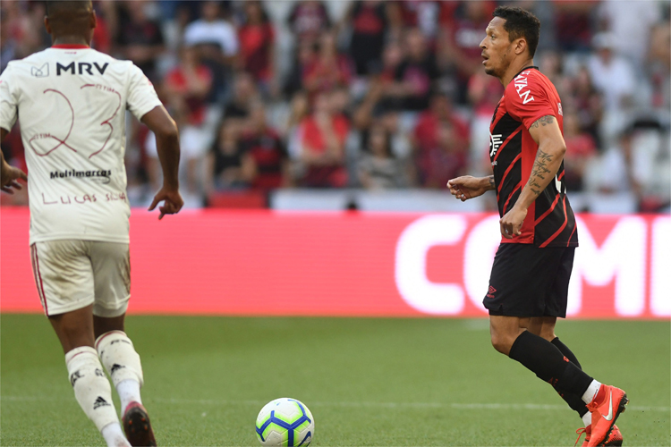 Flamengo e Athlético-PR disputarão o primeiro troféu de 2020 no futebol brasileiro