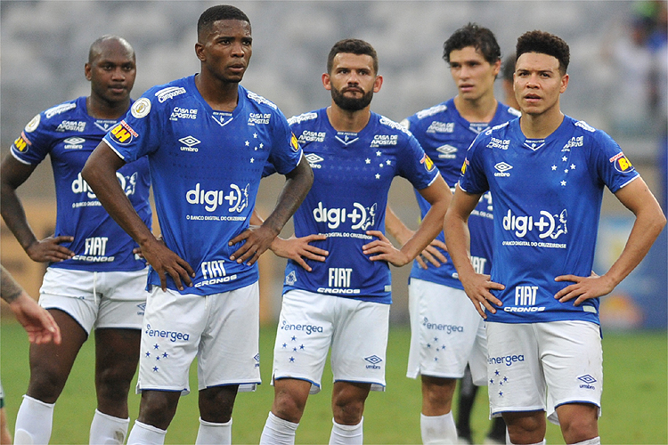 Para reduzir a folha salarial de R$ 15 milhões somente com o futebol, Cruzeiro já começou a tomar algumas decisões, como o empréstimo do volante Jadson ao Bahia e a rescisão contratual do lateral-esquerdo Dodô