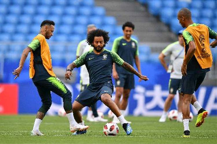 Neymar e Marcelo estão entre os escolhidos para a seleção da década
