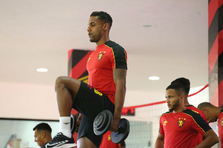 Todos os nove jogadores recém-contratados apareceram no CT do Sport