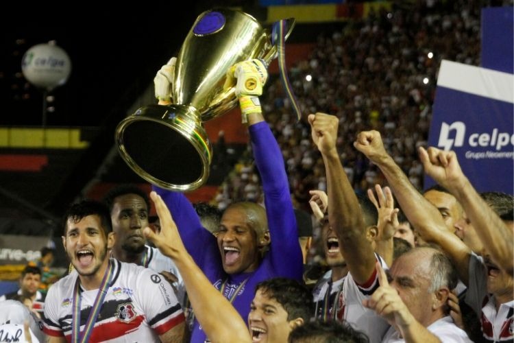 Com sete títulos, goleiro é um dos maiores vencedores da história do Santa Cruz