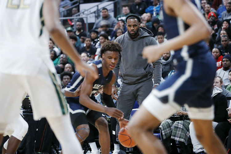 LeBron assiste ao filho em ação pelo Sierra Canyon Trailblazers