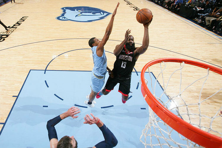 Harden tem boa atuação, mas não impede revés dos Rockets
