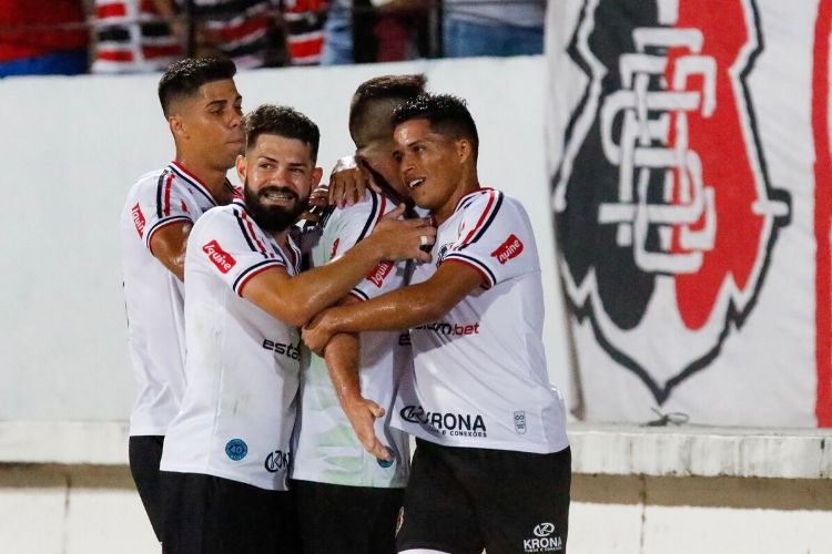 Patrick, Jeremias e Augusto foram três destaques do jogo do Santa