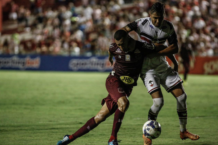 Atacante acabou vaiado pela torcida após o apito final da partida
