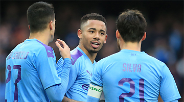 Gabriel Jesus marcou dois gols em menos de quatro minutos