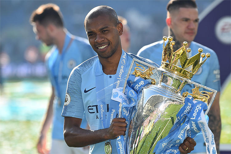 Fernandinho conquistou a Premier League com o City em três temporadas diferentes