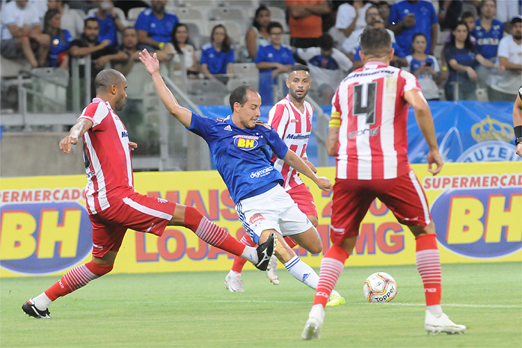 Rodriguinho teve pouco brilho na noite desta terça-feira
