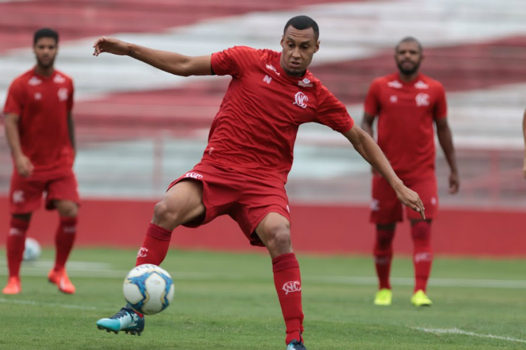 Atacante Salatiel Júnior pode voltar a ter uma chance no Náutico após ficar marcado por pênalti perdido contra o River-PI