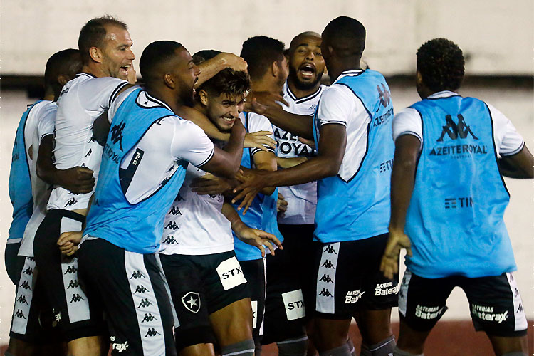 Pedro Raul marcou o gol do Botafogo na classificação em Caxias do Sul