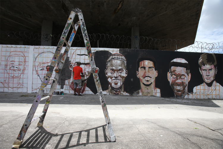 Iniciativa de um grupo de flamenguistas, que grafitou um muro em frente ao Maracanã