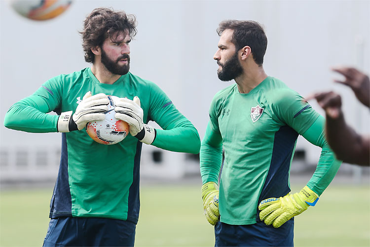 Fluminense recebeu a visita de Alisson, que treinou com o irmão Muriel