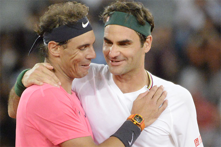 Nadal e Federer se cumprimentam após jogo histórico com recorde de público