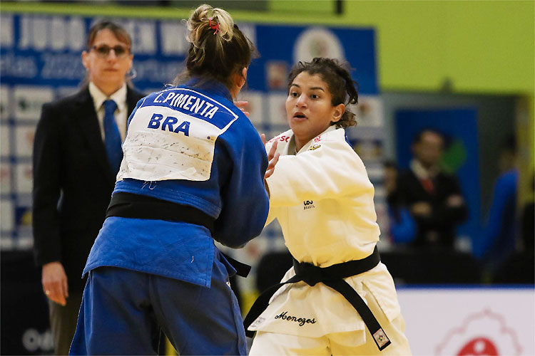 Larissa Pimenta levou a melhor sobre Sarah Menezes na disputa pelo bronze
