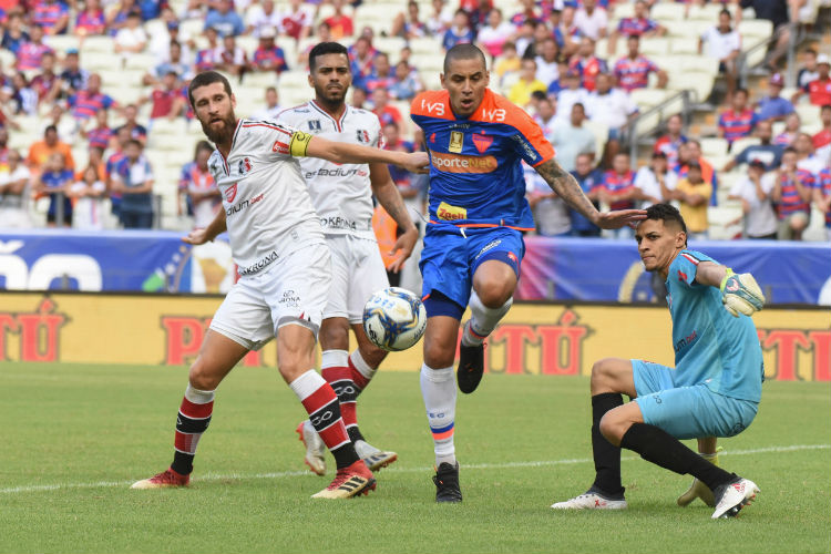 Dono da grande área, Danny Morais foi o único, diante do Fortaleza, que jogou seguramente