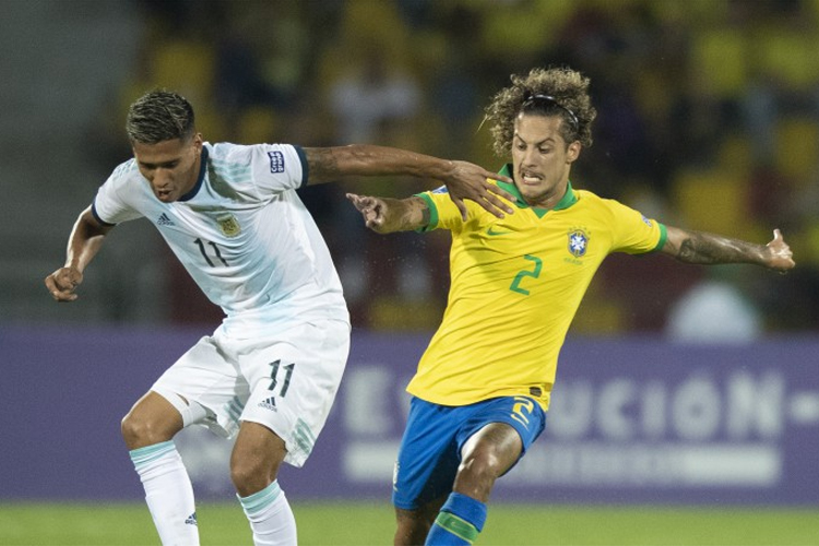 Guga em ação no clássico entre Brasil e Argentina, nesse domingo