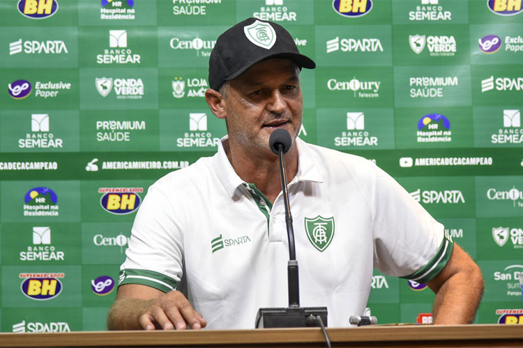 Treinador americano elogiou trabalho de Adilson batista no Cruzeiro