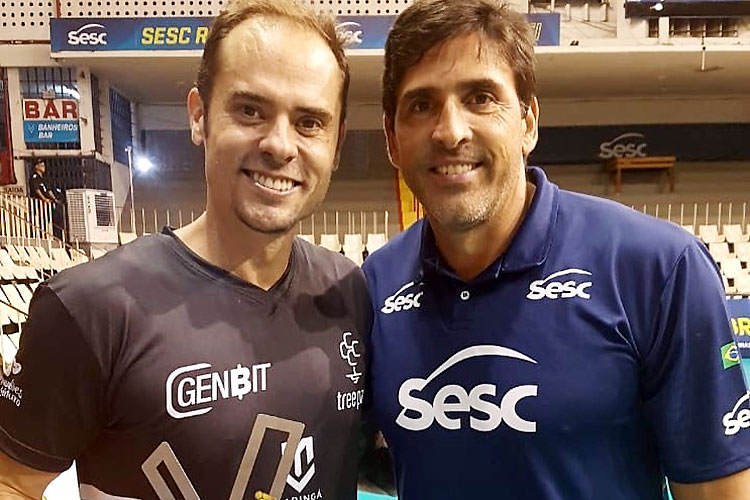 Apesar da derrota, Ricardinho recebeu de Giovane o prêmio de melhor do jogo