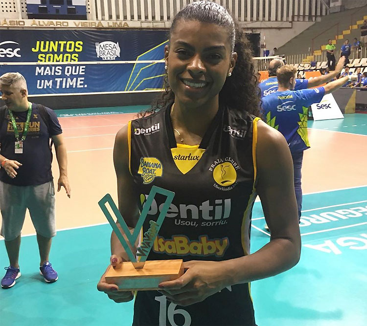 Fernanda Garay assinalou 13 pontos e levou o Troféu VivaVôlei contra o Sesc-RJ
