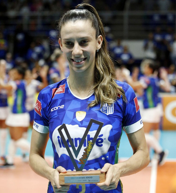 Levantadora Macris foi eleita a melhor em quadra e levou o Troféu VivaVôlei 