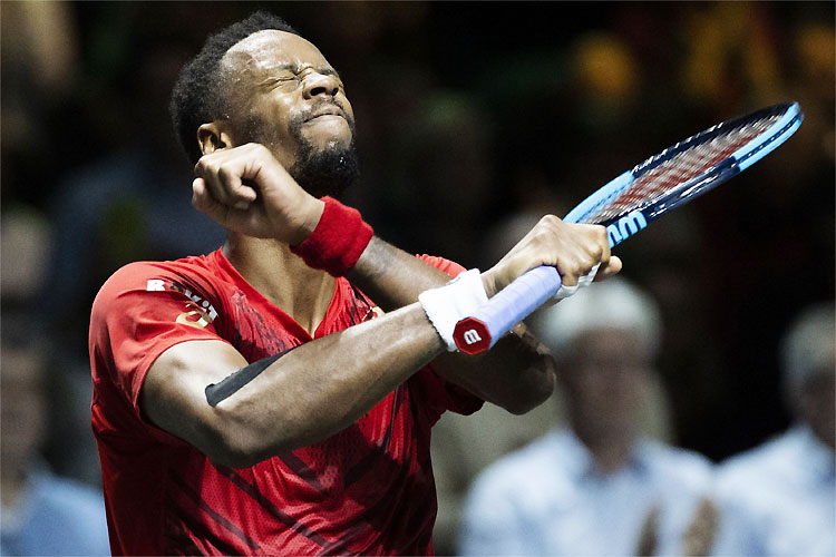 Gael Monfils volta a levantar taça, agora a do ATP de Roterdã, na Holanda