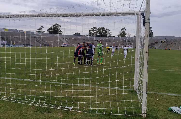 Com a derrota, Coxa perdeu a invencibilidade no Estadual