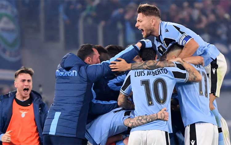 Lazio vence e se mantém na briga pelo título italiano