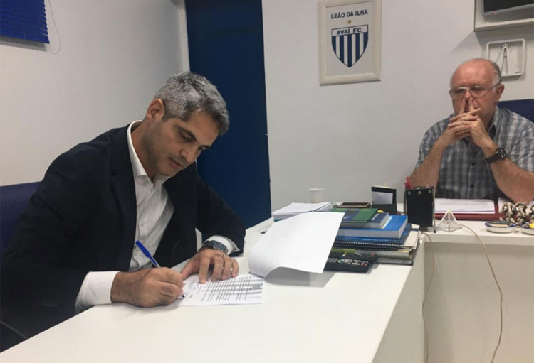 Rodrigo Santana é anunciado como novo comandante do Avaí