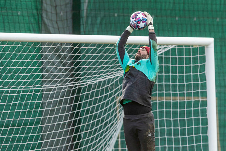 Destaque do Liverpool, Alisson espera jogo complicado contra Atlético