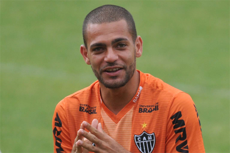 Clayton está sem espaço no Atlético e pode voltar ao Figueirense