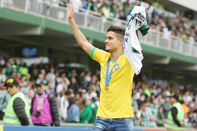 Campeão mundial sub-17 com a Seleção, Yan Couto foi vendido pelo Coritiba