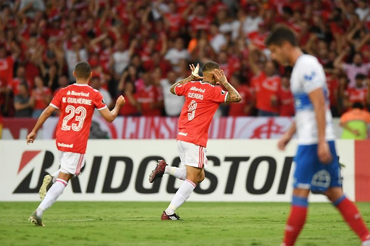 Guerrero balança as redes e comemora: vitória tranquila do Inter em casa