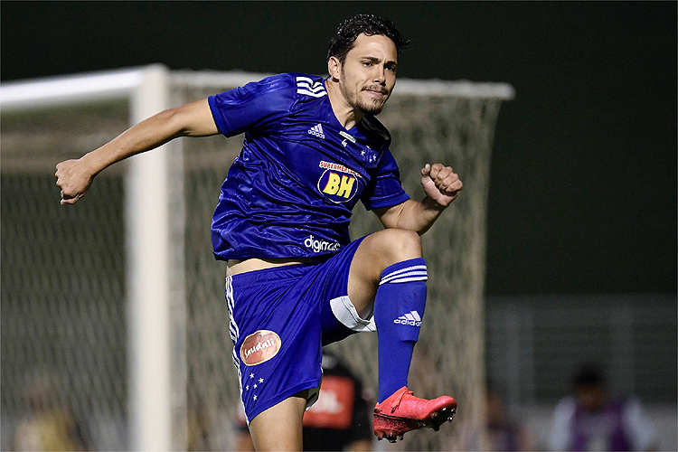 Maurício fez o gol que deu ao Cruzeiro a classificação à terceira fase da Copa do Brasil