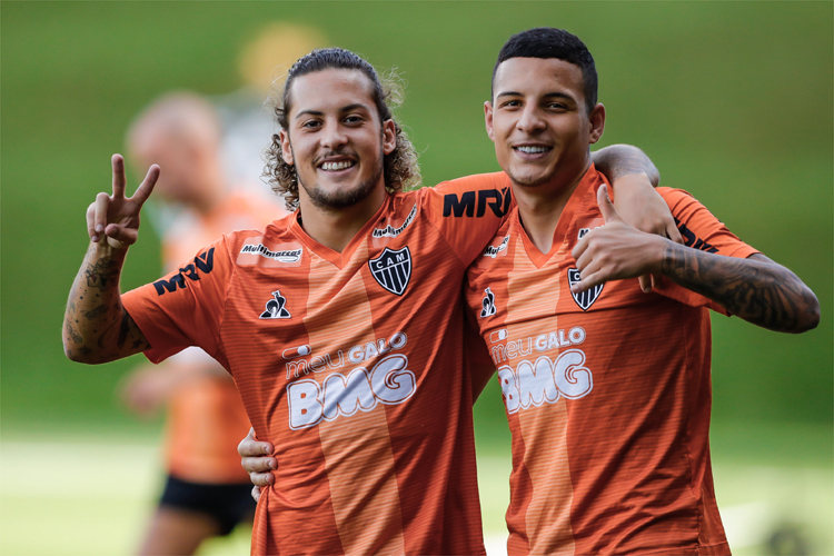 Guga e Guilherme Arana devem ser os laterais titulares do Atlético no clássico