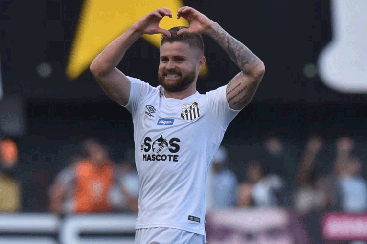 Sasha diz que ambiente do Santos está mais leve 