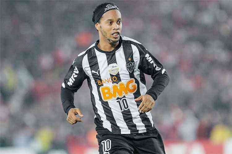Ronaldinho Gaúcho escreveu história bonita com a camisa do Atlético