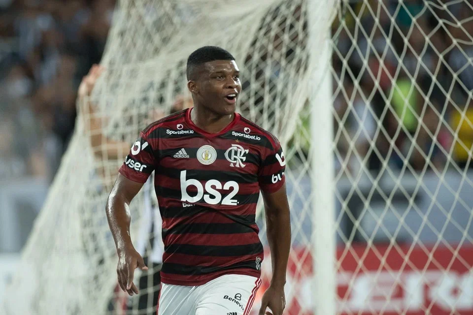 Lincoln ainda não se firmou, mas já atrai interesse de europeus