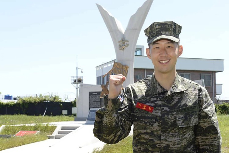 Son serviu o Exército Coreano por três semanas 