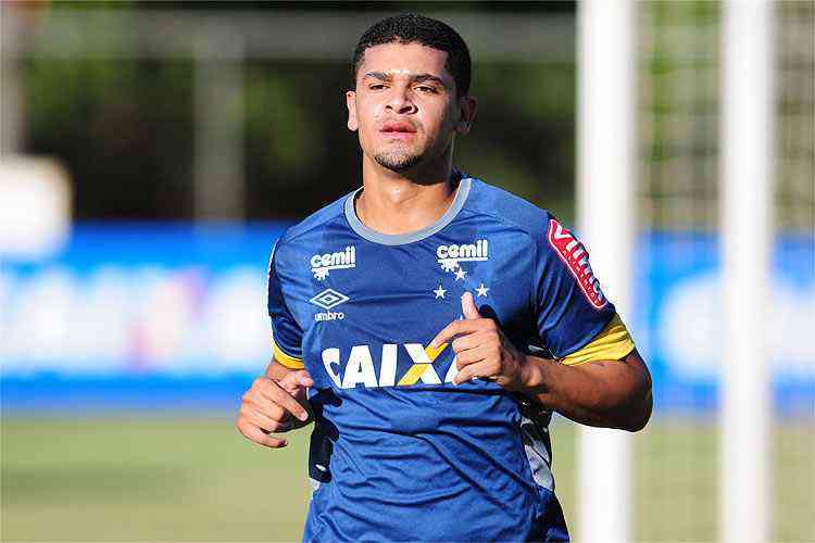 Volante foi contratado pelo clube celeste em 2016