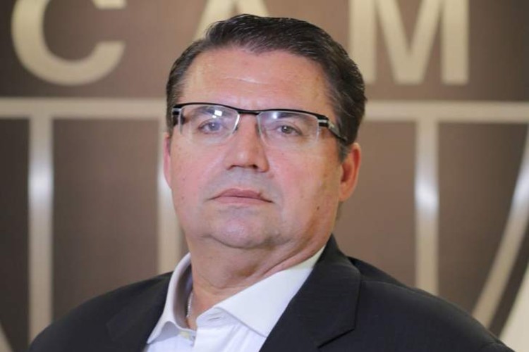 Júnior Chávare completou um ano no comando da base alvinegra