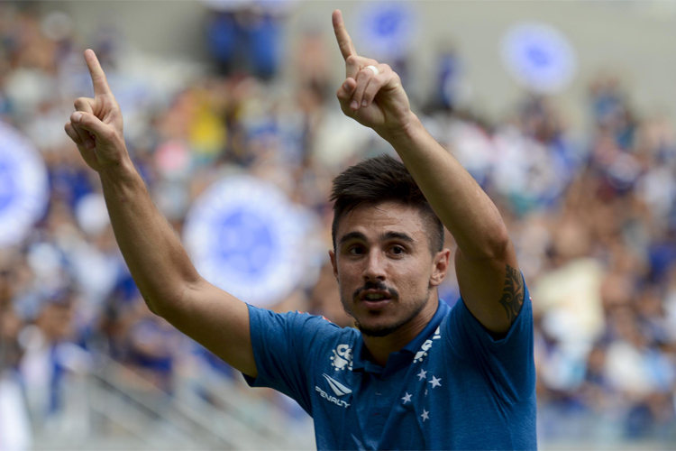 Willian foi contratado pelo Cruzeiro na gestão de Gilvan de Pinho Tavares