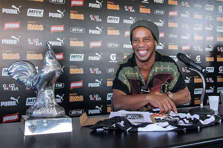 Um dos maiores ídolos do Atlético, Ronaldinho é exaltado em campanha