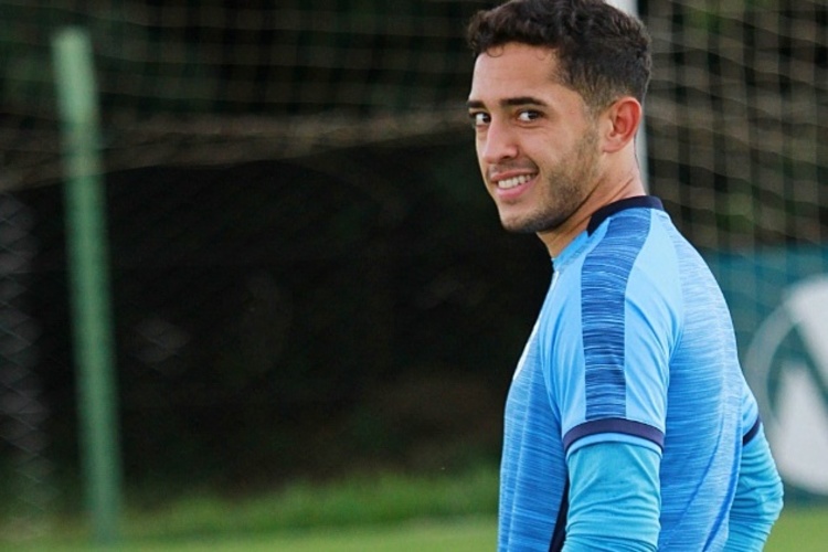 Léo Sena chega para reforçar posição carente no elenco alvinegro